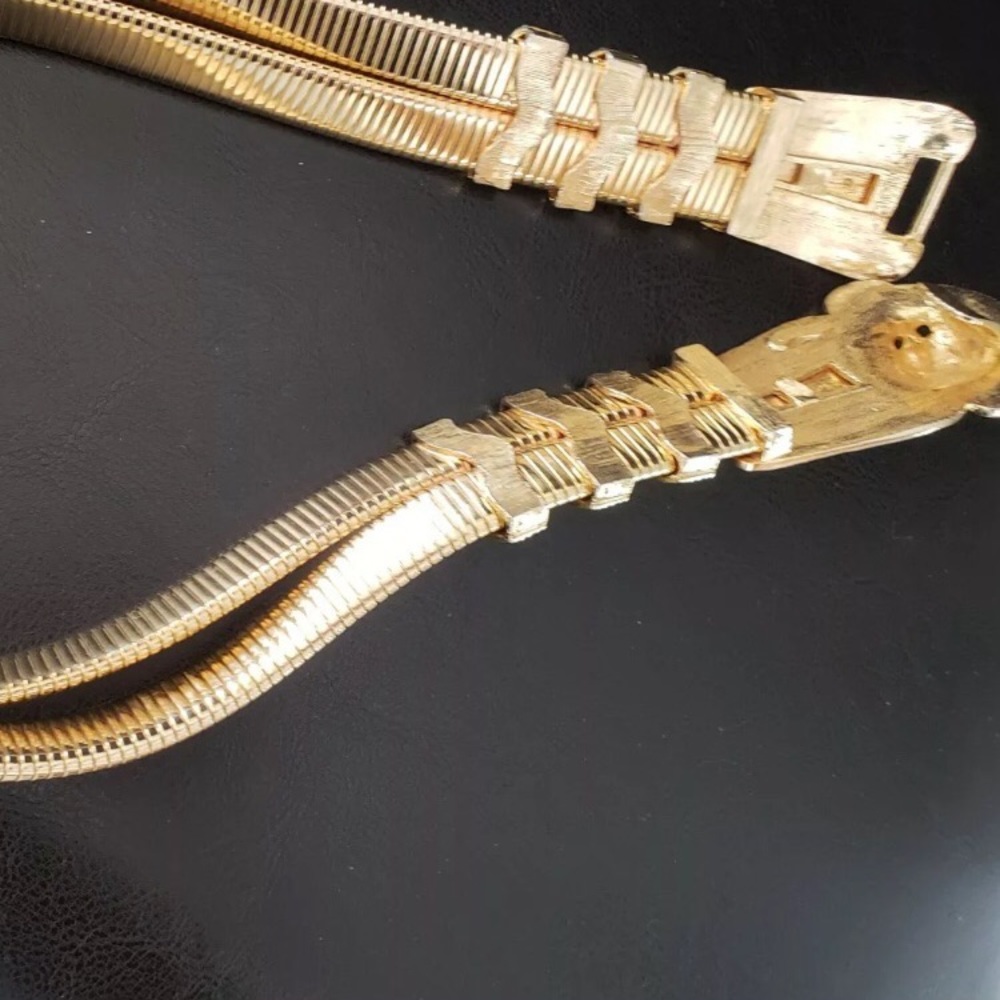 Judith Leiber Gold Lion’s Head Belt - Picture 7 of 8